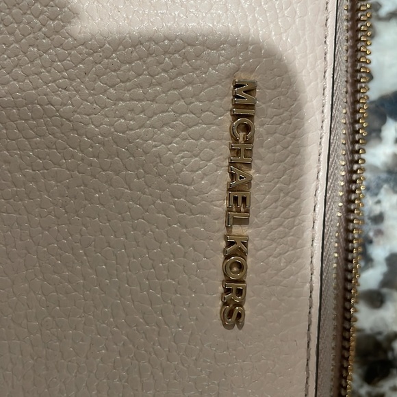 Micheal Kors Saffiano Leather Continental Wallet - Picture 2 of 6